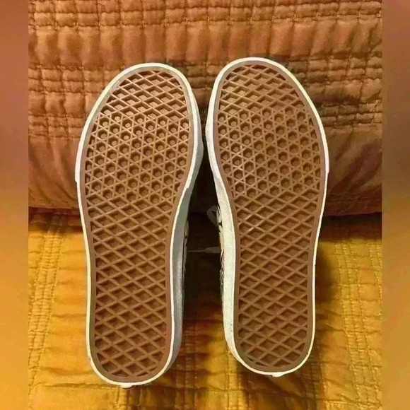 NWT Vans Sk8-Hi Santa Flame Christmas Skateboarding Shoe Women’s 8, Men’s 6.5 - Picture 5 of 8